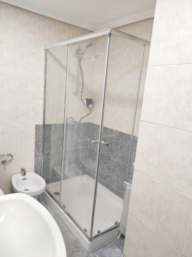 Bathroom, H Los Rafaeles in Torrejon de Ardoz