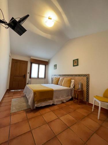 1 double bed, 1 twin bed