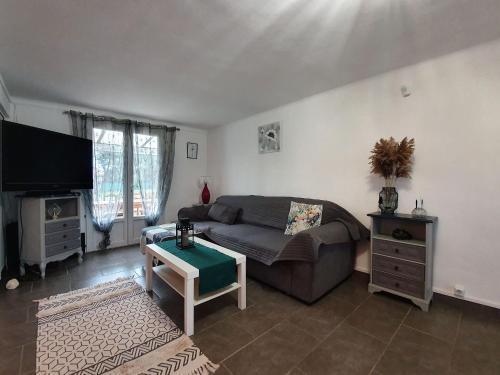 Elegant Holiday Home in Murviel-lès-Béziers with Garden gîte à louer Pailhès