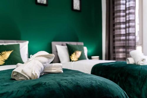 Cheerful 2 Bedroom Homely Apartment, Sleeps 4 Guest Comfy, 1x Double Bed, 2x Single Beds, Free Parking, Free WiFi, Suitable For Business, Leisure Guest, Contractors, QE Hospital, Glasgow, Near Airport & City Centre, Perfect For Common Wealth Games 2026, Glasgow (fotografie 9)