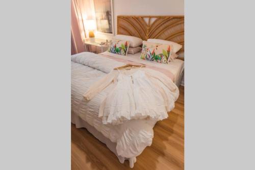 The Coconut Crib- Waterfront Burleigh Beach