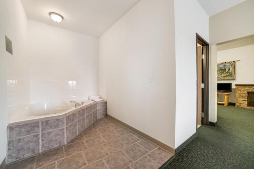Knights Inn New Florence - image 6