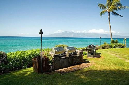 Welcome to your Oceanfront Island Paradise condo - image 2