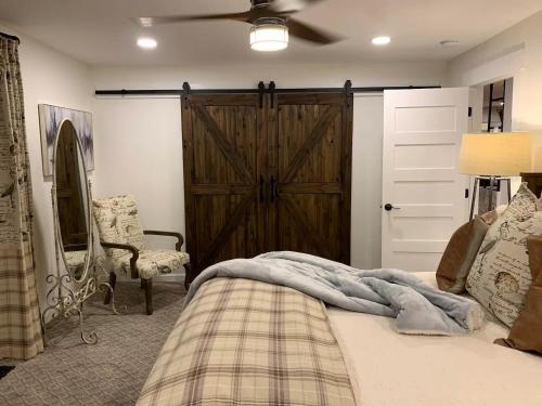 Boyd Harvey Main House & Carriage House