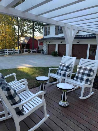 Boyd Harvey Main House & Carriage House