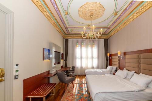 Deluxe Triple Room image 6