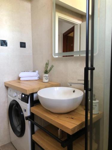 Golden view luxury apartment - image 9