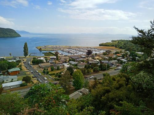 Motuoapa Bay Chalets
