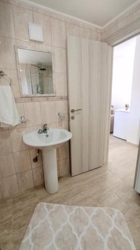 Apartment with Sea View image 3