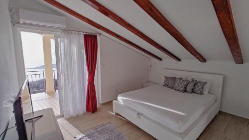 Apartment with Sea View image 9