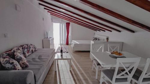 Apartment with Sea View image 7