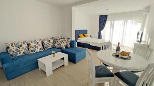 Apartment with Sea View image 6