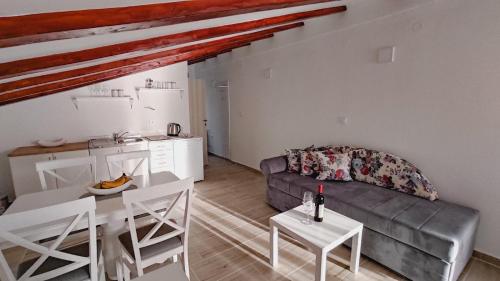 Apartment with Sea View image 4