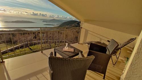 Apartment with Sea View image 3