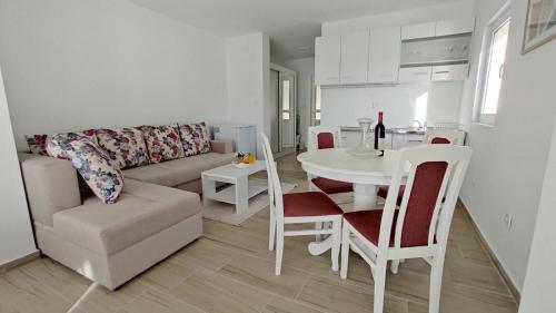 Apartment with Sea View image 7