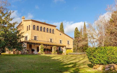 Mont-ras Holiday Home Sleeps 10 with Pool gîte à louer Llofriu