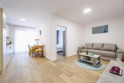Lovely Home at West Residence Oradea 