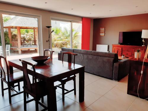 2 bedrooms, 3 beds