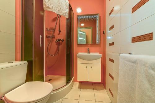 Deluxe Double Room with Balcony image 2