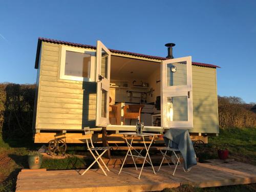 Stylish Shepherdâ€™s Hut, Monmouth, South Wales