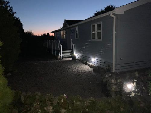 Holly Blue - Cosy wooden lodge Kippford