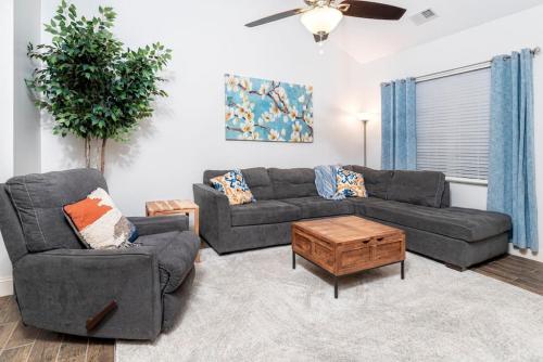 Elegant Cades Cove Condo with Community Pool in Townsend, USA