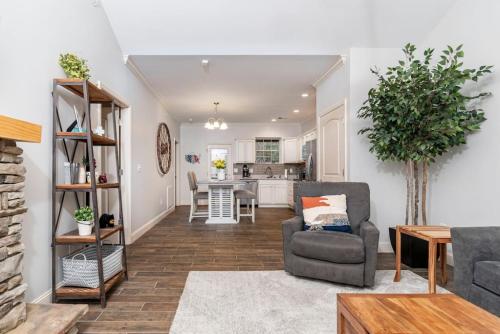 Elegant Cades Cove Condo with Community Pool in Townsend, USA