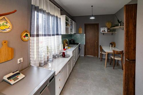 virtuve, Savanna Guest House in Khornabuji