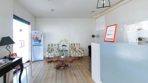 Lobby, RedDoorz near SM Calamba in Calamba