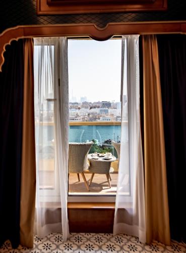 Riviera Hotel - image 4