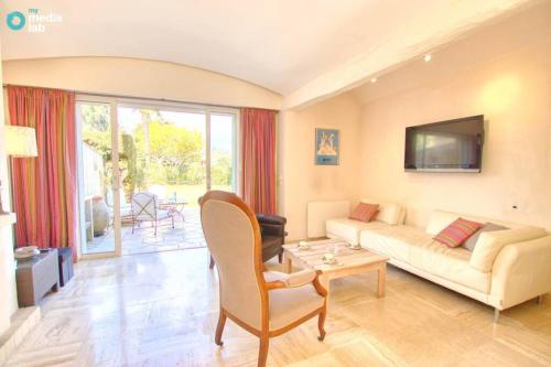 Villa familiale, Proche golf, Piscine, Tennis gîte à louer Golf Biot