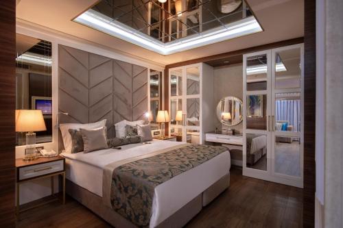 Elysium Green Suites Hotel Room Type - Deluxe King Suite