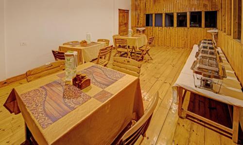 Hrana i piće, Treebo Omega Stay Inn in Shillong