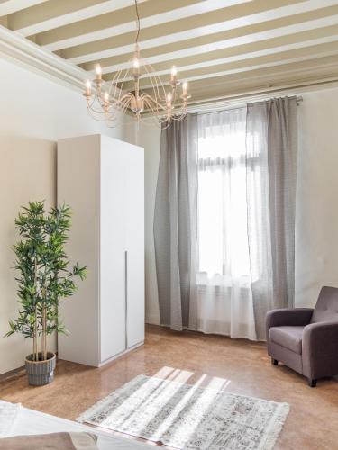 Deluxe Apartment with Canal view image 9