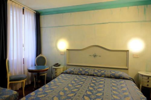 Standard Family Room image 2