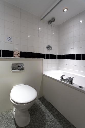Bathroom, Grand Scarborough Hotel in Scarborough