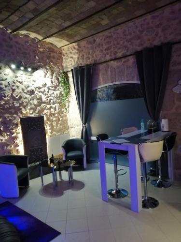 Gîte Love Dreams Jacuzzi privatif (Gite Love Dreams Jacuzzi privatif) in ฌีญัค