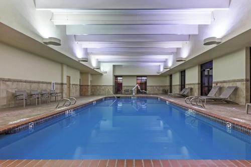 Holiday Inn Springdale-Fayetteville Area, an IHG Hotel