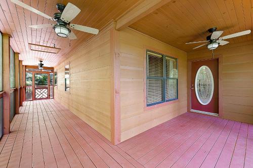 Sage Grass Retreat Wears Valley Cabin with Hot Tub Game Room and Wraparound Deck - image 8
