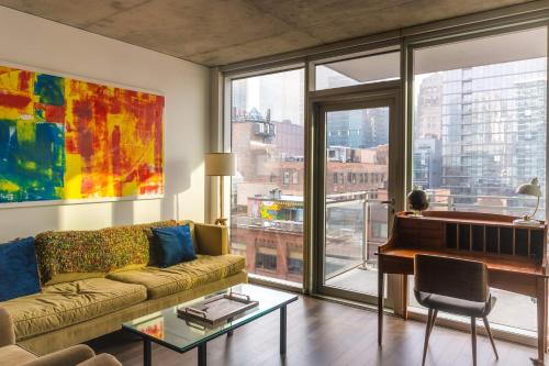 2BR Executive Suite With Pool Gym & Fast Wi-Fi By ENVITAE - main image