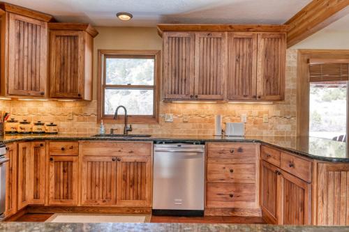 Landon Luxury - image 8
