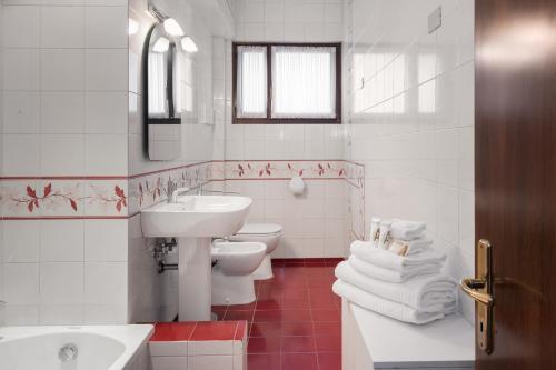 Flats4Rent Lucia - image 7