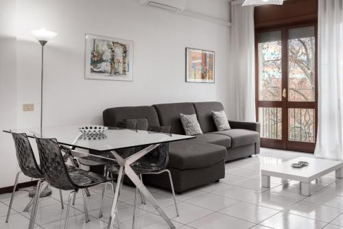 Flats4Rent Lucia - image 8