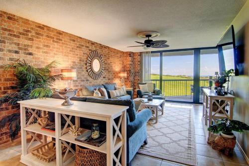 On the beach! Amazing sunrises from large deck condo - image 3