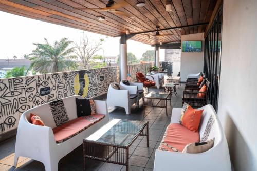 Piscina, ONOMO Hotel Douala in Douala