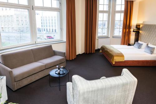 1 king bed, 1 sofa bed