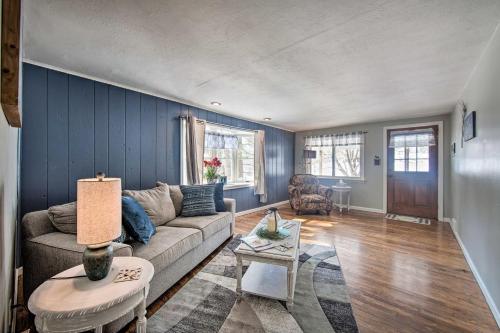 Manor Farm Cottage 3 Mi to Chambers Lake! - main image