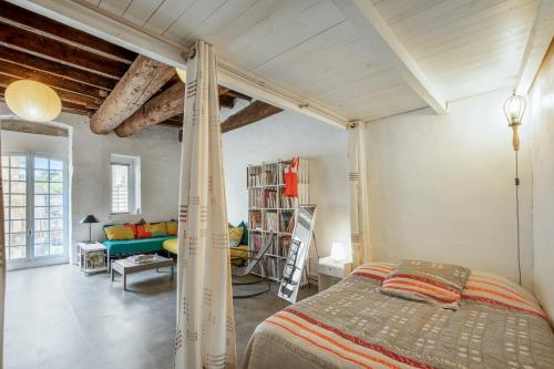 Studio avec balcon et wifi a Villeneuve les Avignon