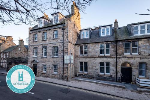 South Street Luxury Apartment * Central * Sleeps 4, St Andrews, Fife