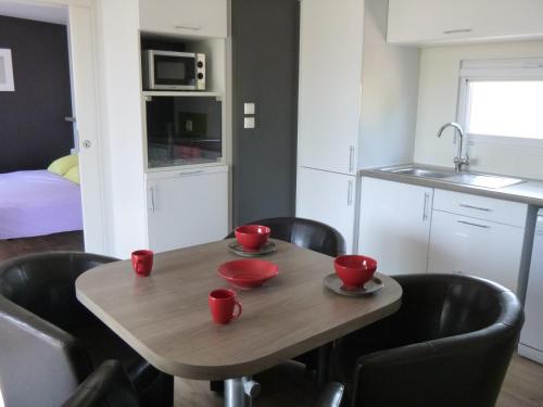 2 bedrooms, 3 beds